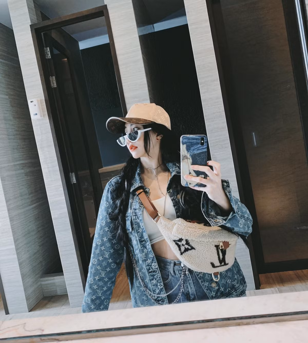 Cô gái Sài thành tiết lộ công việc trong lĩnh vực thời trang thỏa mãn niềm đam mê của mình, cũng như mang lại nguồn thu ổn định để có thể chăm sóc gia đình và nhu cầu mua sắm cho bản thân.