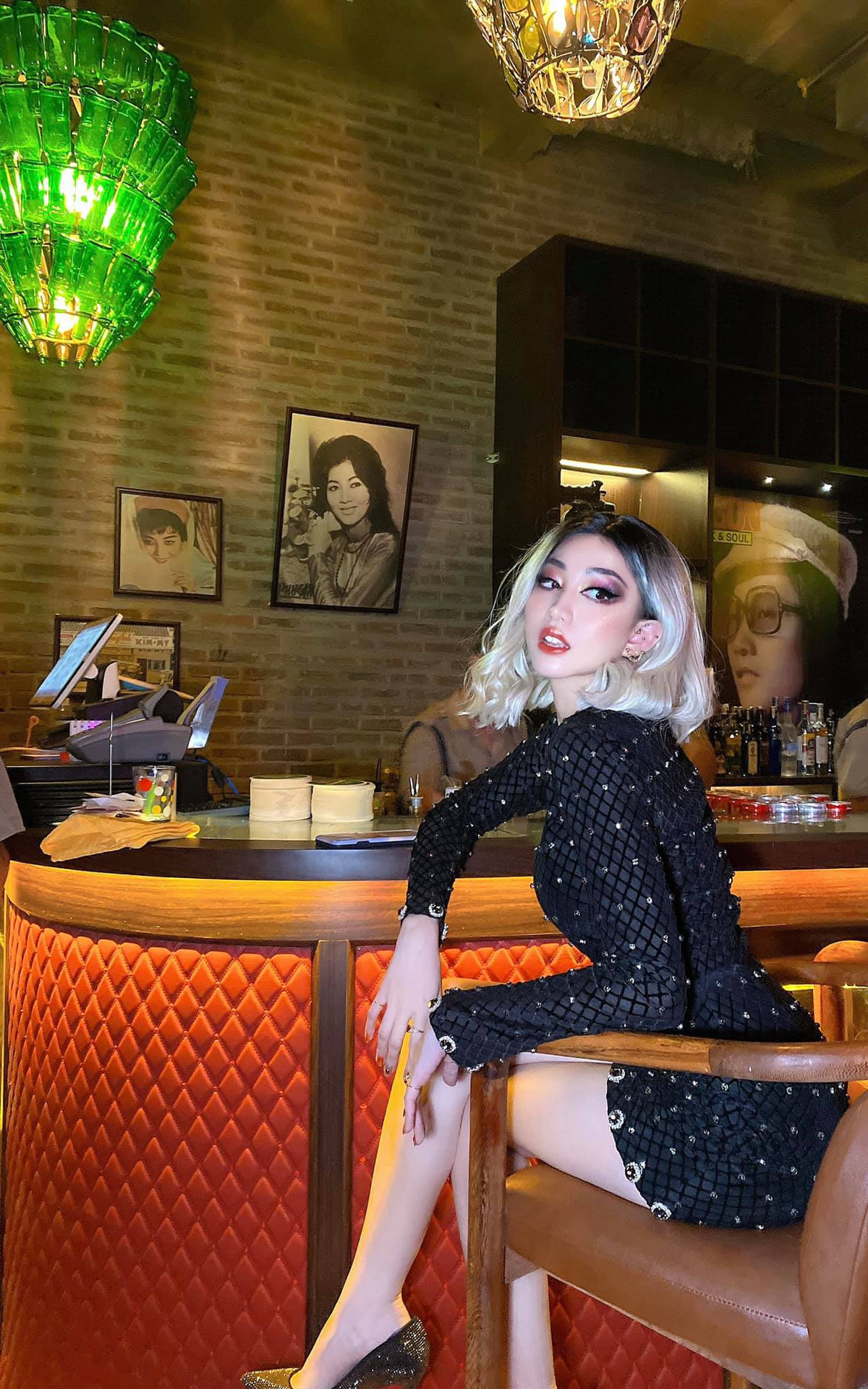 Cô gái họ Võ không bó buộc mình vào một tông màu nhất định. Phương Thảo chọn trang phục có màu đa dạng, từ thanh lịch đến rực rỡ để phù hợp với từng concept, mùa khác nhau.