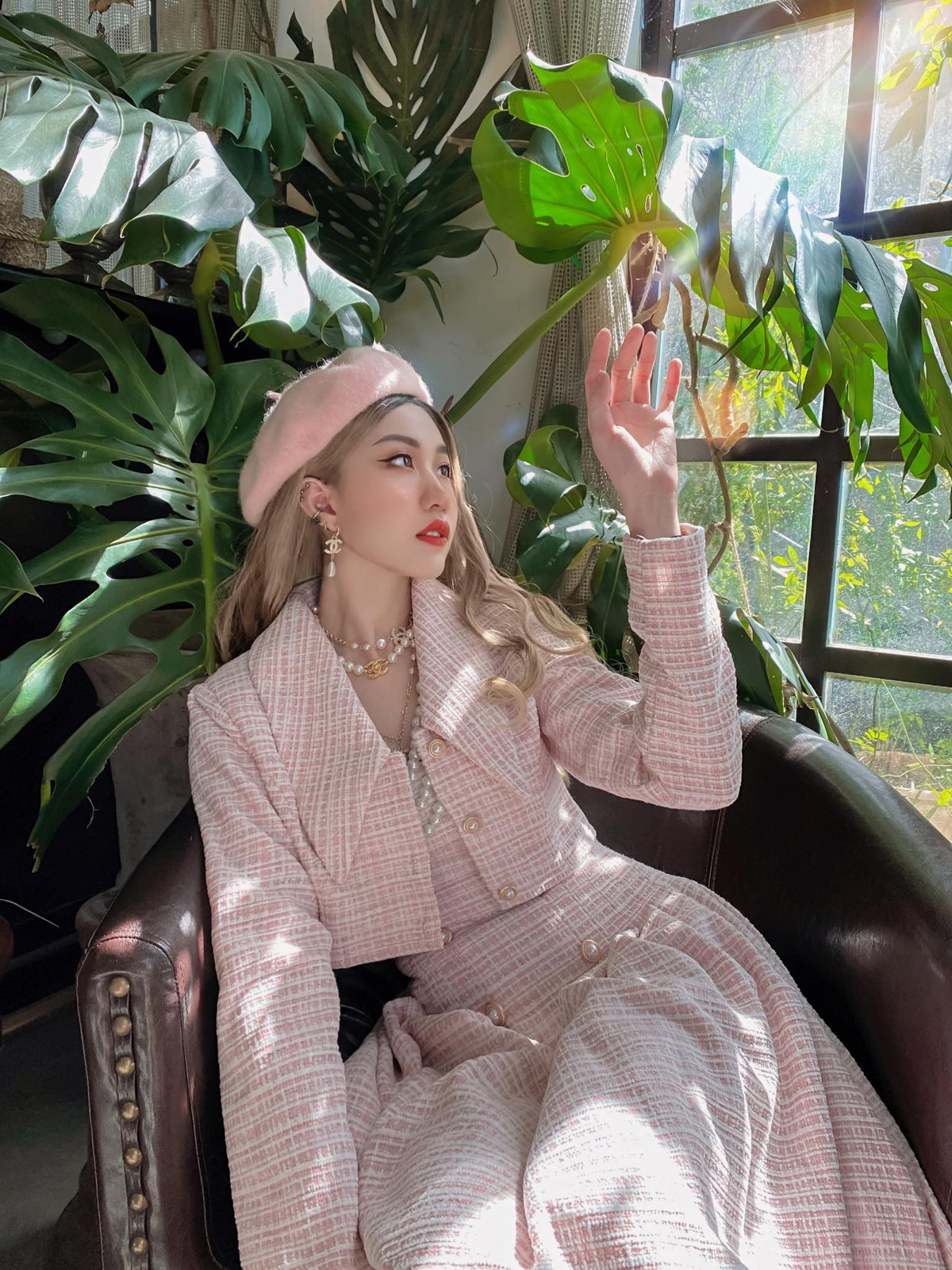 Ngoài những bức ảnh check-in ở Đà Lạt, Phương Thảo cùng gia đình còn thường thống nhất mặc đồng điệu với nhau khi đi chơi, ăn uống.