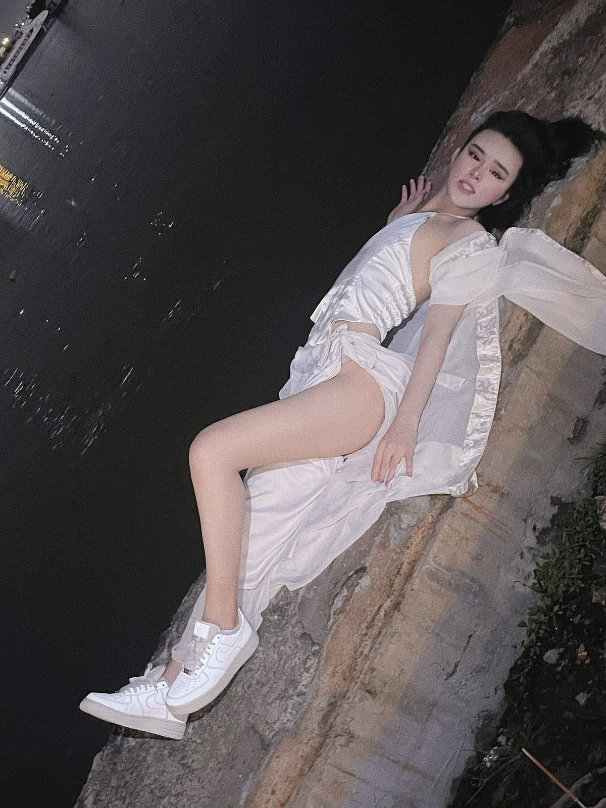 Trung Thu 2022, Trần Đức Bo lại khiến nhiều người phải rơi vào cảm xúc "trầm cảm" khi tung ra bộ ảnh cosplay "chị Hằng".