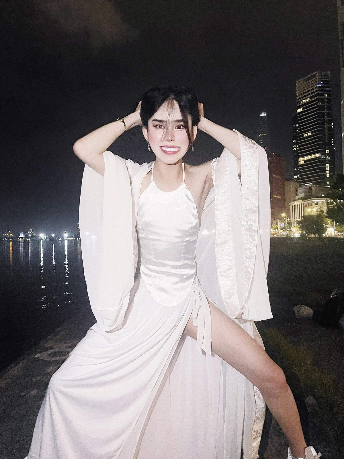 Trần Đức Bo tên thật là Trần Phi Đức, nổi tiếng trên mạng xã hội từ năm 2017 với những đoạn clip giả gái, trang điểm đậm và nhảy nhót phản cảm.