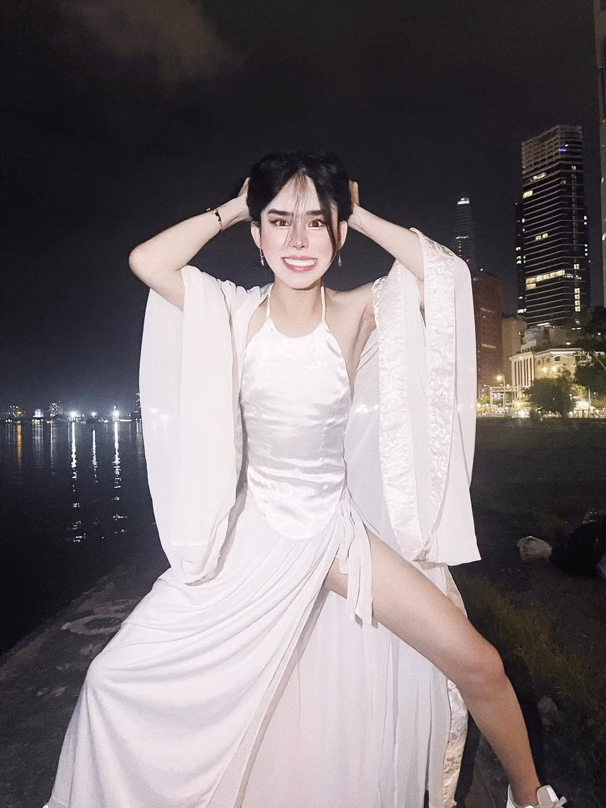 Trần Đức Bo tên thật là Trần Phi Đức, nổi tiếng trên mạng xã hội từ năm 2017 với những đoạn clip giả gái, trang điểm đậm và nhảy nhót phản cảm.