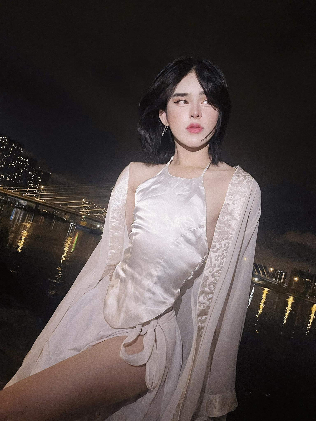 Nhắc đến Trần Đức Bo nhiều người sẽ nhớ ngay tới những bộ ảnh "cosplay" chẳng giống ai của nhân vật bị đánh giá là thảm họa mạng này.