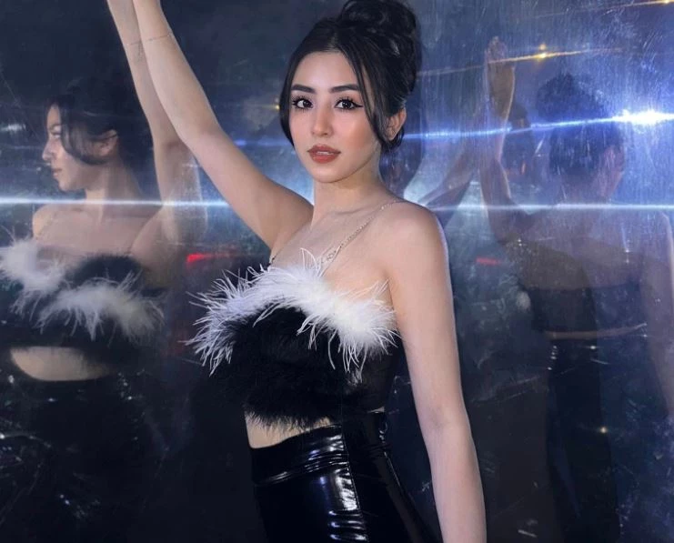 Một số ý kiến còn cho rằng Bảo Chi đã phẫu thuật thẩm mỹ để có chiếc cằm V-line như hiện tại. Trước nghi vấn này, gái xinh này khẳng định mình chưa từng đụng dao kéo.