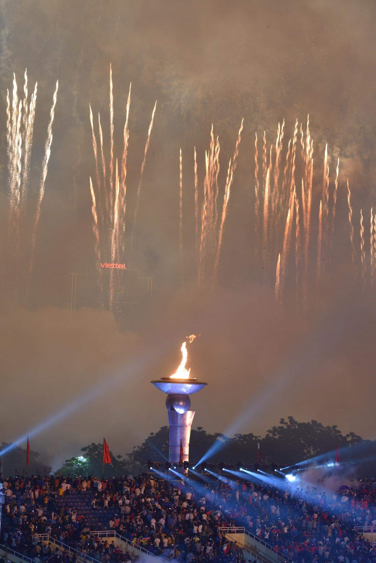 Truc tiep Le khai mac SEA Games 31: Dang cap, hoanh trang, ruc ro-Hinh-2