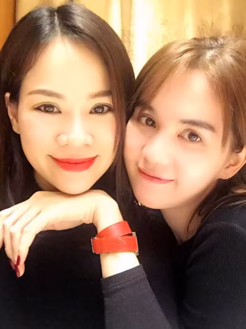 Phải đến tháng 11/2016, Ngọc Trinh mới cho biết đang hẹn hò với Hoàng Kiều. Được biết, chính Lan Phương là người mai mối và “đẩy thuyền” cho cả 2 đến với nhau.