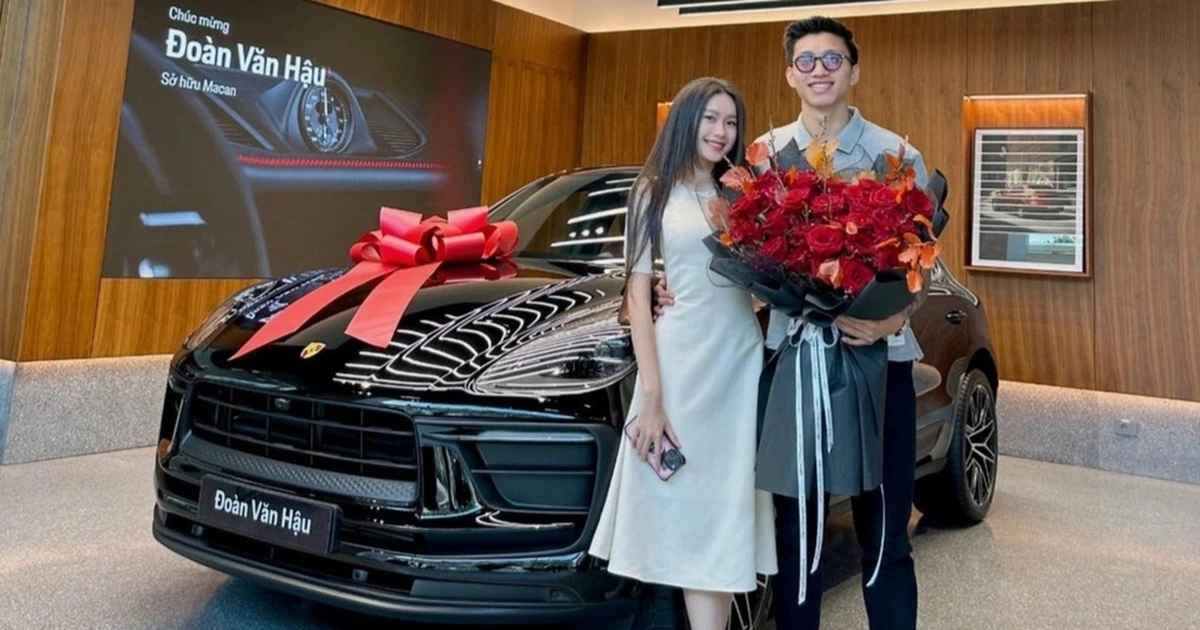 Trước Vũ Văn Thanh, Đoàn Văn Hậu sở hữu chiếc Poscher. Chiếc xem mà đội trưởng CLB CAHN tậu là Porsche Macan 2023, trị giá gần 5 tỷ đồng.