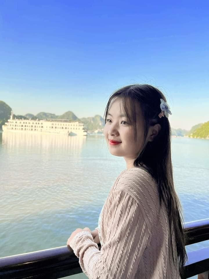 Nụ cười hôn nhiên của Dua khiến dân mạng vô cùng thích thú. Ai cũng cho rằng cô bé đang đi đúng hướng, nỗ lực trưởng thành và phát triển hơn trước.