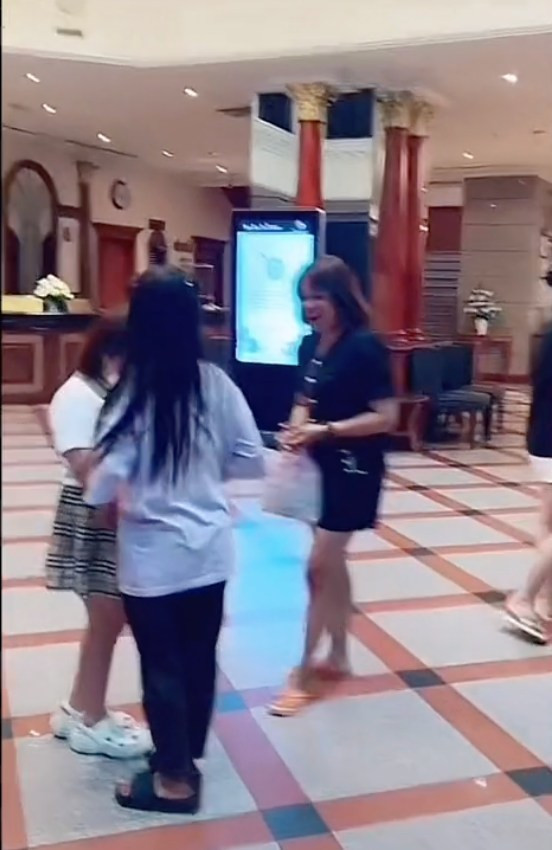 Thậm chí, mức độ nổi tiếng của "Phúng Phính Hà Giang" đã vượt qua biên giới lãnh thổ. Đến một đất nước xa xôi, Phúng Phính vẫn gặp được fan của mình.