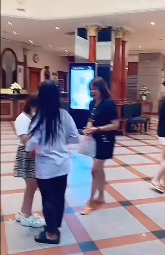 Thậm chí, mức độ nổi tiếng của "Phúng Phính Hà Giang" đã vượt qua biên giới lãnh thổ. Đến một đất nước xa xôi, Phúng Phính vẫn gặp được fan của mình.