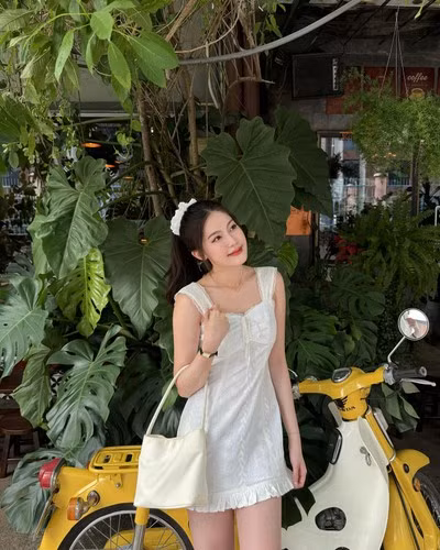 Nhìn trang phục và phụ kiện như túi xách, trang sức của Mỹ Hàn thì nhiều người nhận định những món đồ đó có giá không rẻ.