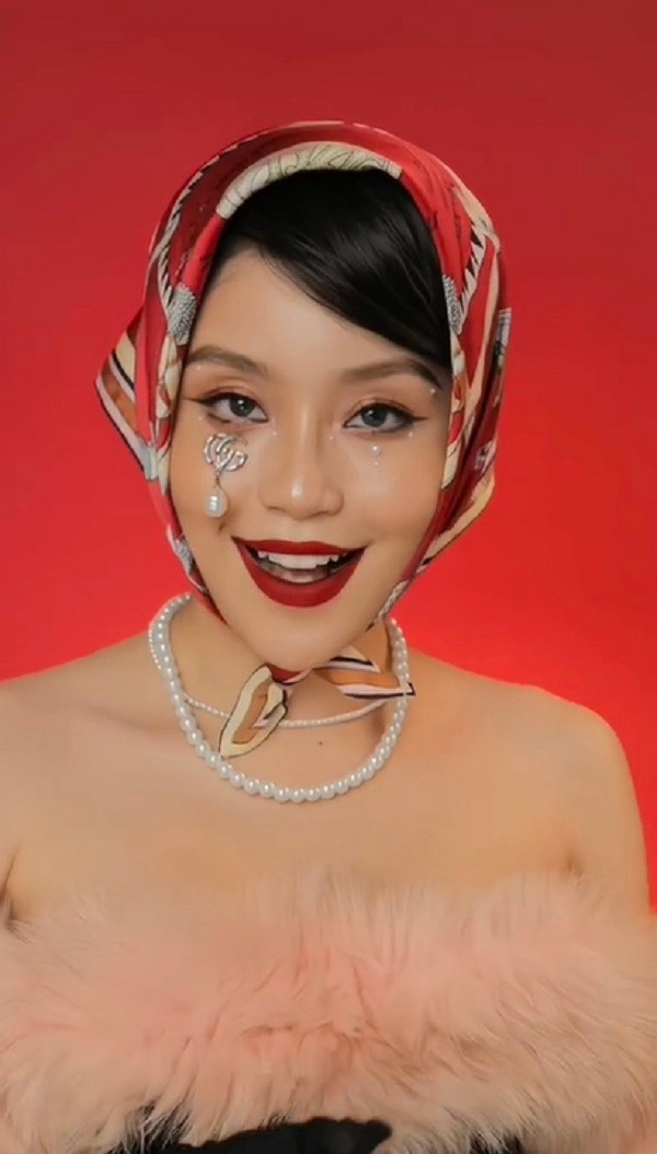 Trào lưu biến hình Made You Look được không ít bạn trẻ và các TikToker đình đám thực hiện. Tuy nhiên, video của Quỳnh Thi nhận được sự yêu thích hơn cả.