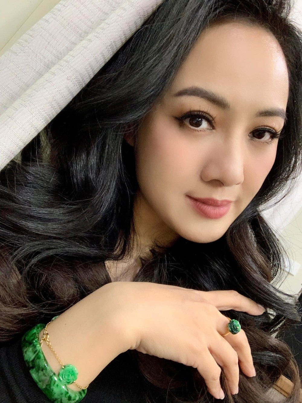 ưới ống kính “không filter” của cameraman, Hoài Anh xuất hiện với vẻ đẹp mặn mà, trẻ trung, khiến nhiều người không tin cô đã bước sang tuổi 42.