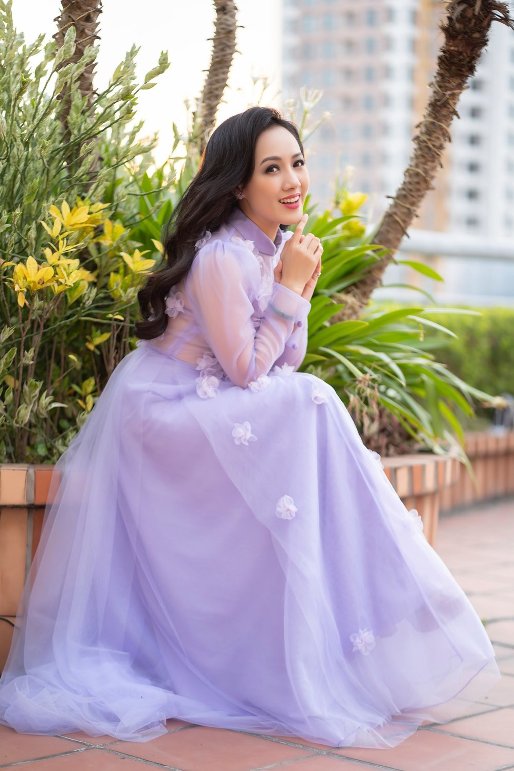 Đây không phải lần đầu tiên BTV Hoài Anh gây chú ý nhờ nhan sắc trẻ trung, ấn tượng. Trong quá khứ, cô từng nhiều lần chia sẻ hình ảnh selfie, cho thấy dù nhiều năm trôi qua, gương mặt cô vẫn không có nhiều biến đổi hay bị tác động bởi thời gian.