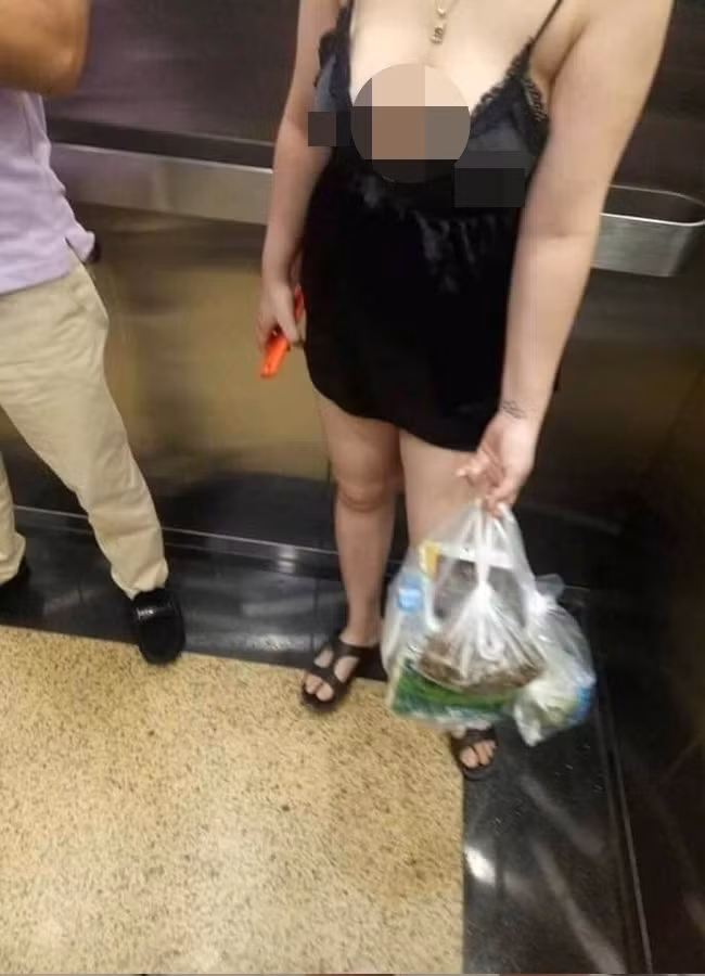 Một số hình ảnh hội chị em ăn mặc mát mẻ đi lấy hàng ship sau khi được đăng tải trên mạng xã hội đã nhận phải nhiều ý kiến trái chiều.