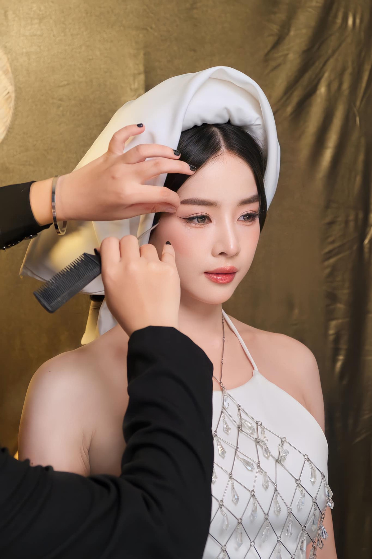 Mới đây trên trang cá nhân của mình, DJ Mie hóa thân thành nàng Tấm gợi cảm, quyến rũ khiến ai nhìn cũng mê đắm.