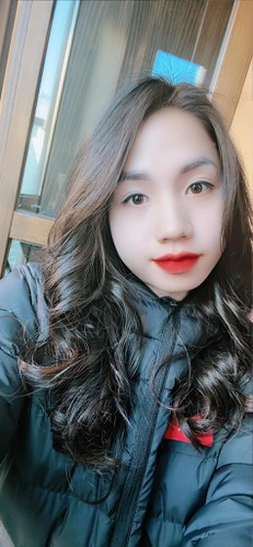 Nữ cầu thủ của đội tuyển bóng đá nữ Việt Nam này thường xuyên xuất hiện với gương mặt baby và vóc dáng cân đối.