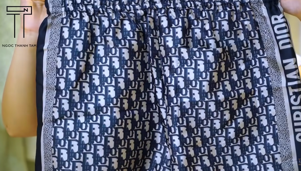 Trong số những món đồ hiệu đắt tiền mà Ngọc Thanh Tâm mua, cô nàng đã gây ra vài tranh luận nho nhỏ liên quan tới một... cái quần đùi.