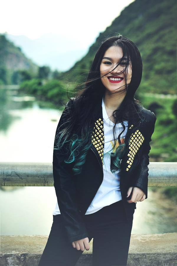 Trong lúc chơi trò chơi trên Instagram, Ngọc Thanh Tâm đã tự tin show mặt mộc hoàn toàn của mình. Nó hoàn toàn khác hẳn hình ảnh make up sắc sảo mà cô nàng thường xuyên đăng tải.