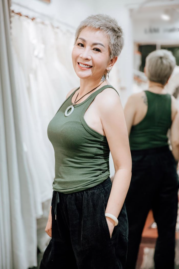 Để giữ được phong độ, thể trạng này, cô Hạnh Nguyễn đã nhiều lần khuyên mọi người theo dõi trang cá nhân của mình nên chăm tập thể dục để ngăn ngừa lão hóa và giúp cơ thể săn chắc hơn.