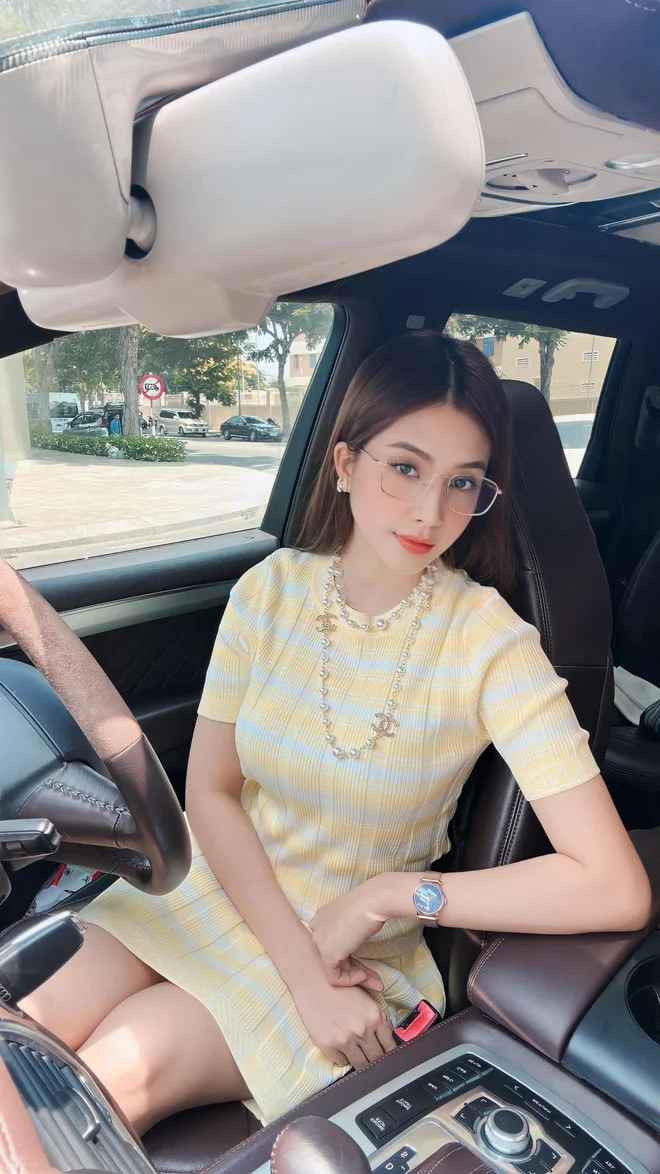 Thiên An từng chia sẻ ngoài việc làm mẫu, cô cũng làm nhiều công việc khác như làm sale, bán quần áo online để trang trải cuộc sống.