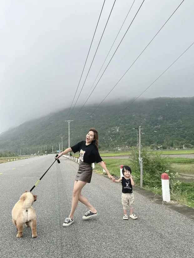 Gánh nặng kinh tế, trụ cột gia đình khiến cô có động lực phấn đấu để cho con gái có cuộc sống tốt nhất.