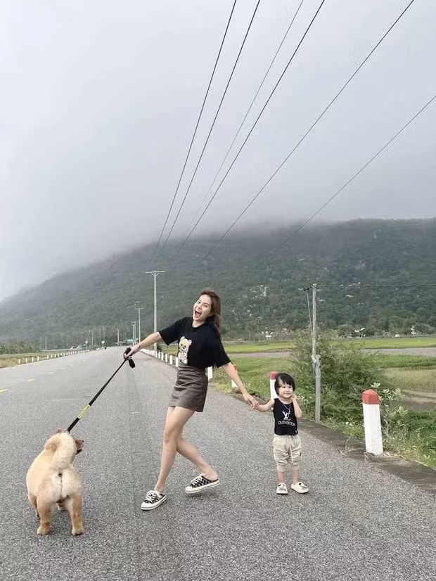 Gánh nặng kinh tế, trụ cột gia đình khiến cô có động lực phấn đấu để cho con gái có cuộc sống tốt nhất.