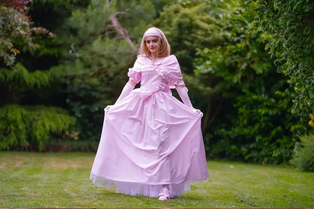 Đến năm 2020, Katie đã sống đúng với phong cách của bản thân. Cô nàng 18 tuổi bắt đầu mặc những gì mình thích. Mặc dù vậy, cô e ngại sẽ khó tìm thấy nửa kia phù hợp, bởi niềm yêu thích Barbie và vẻ ngoài toàn màu hồng của mình.