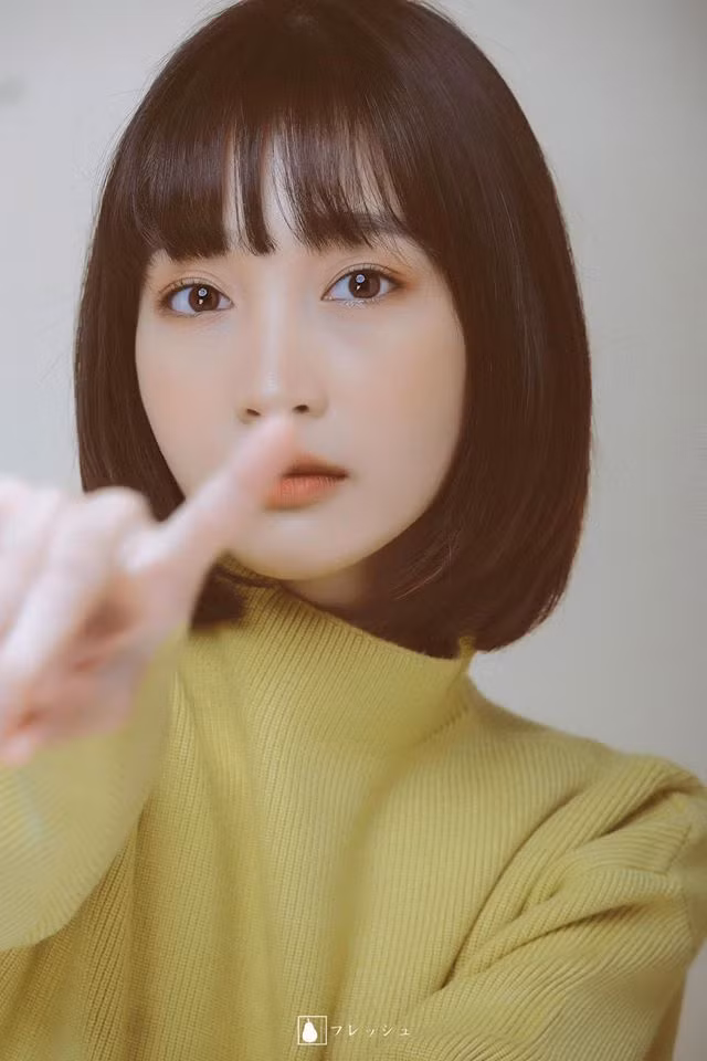 Với giọng hát trong trẻo cùng nhan sắc tươi tắn, ngọt ngào Juky San được mệnh danh là "nàng thơ" của những bản cover đình đám trên MXH. Sau thời gian im hơi lặng tiếng, mới đây cô bạn này trở lại với bộ ảnh cực đẹp khiến dân tình phải chú ý.