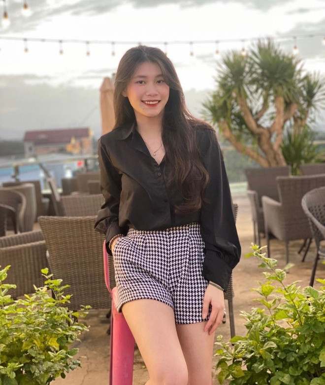 Rời sân cỏ cựu nữ cầu thủ Việt lộ vóc dáng chuẩn người mẫu Roi san co cuu nu cau thu Viet lo voc dang chuan nguoi mau