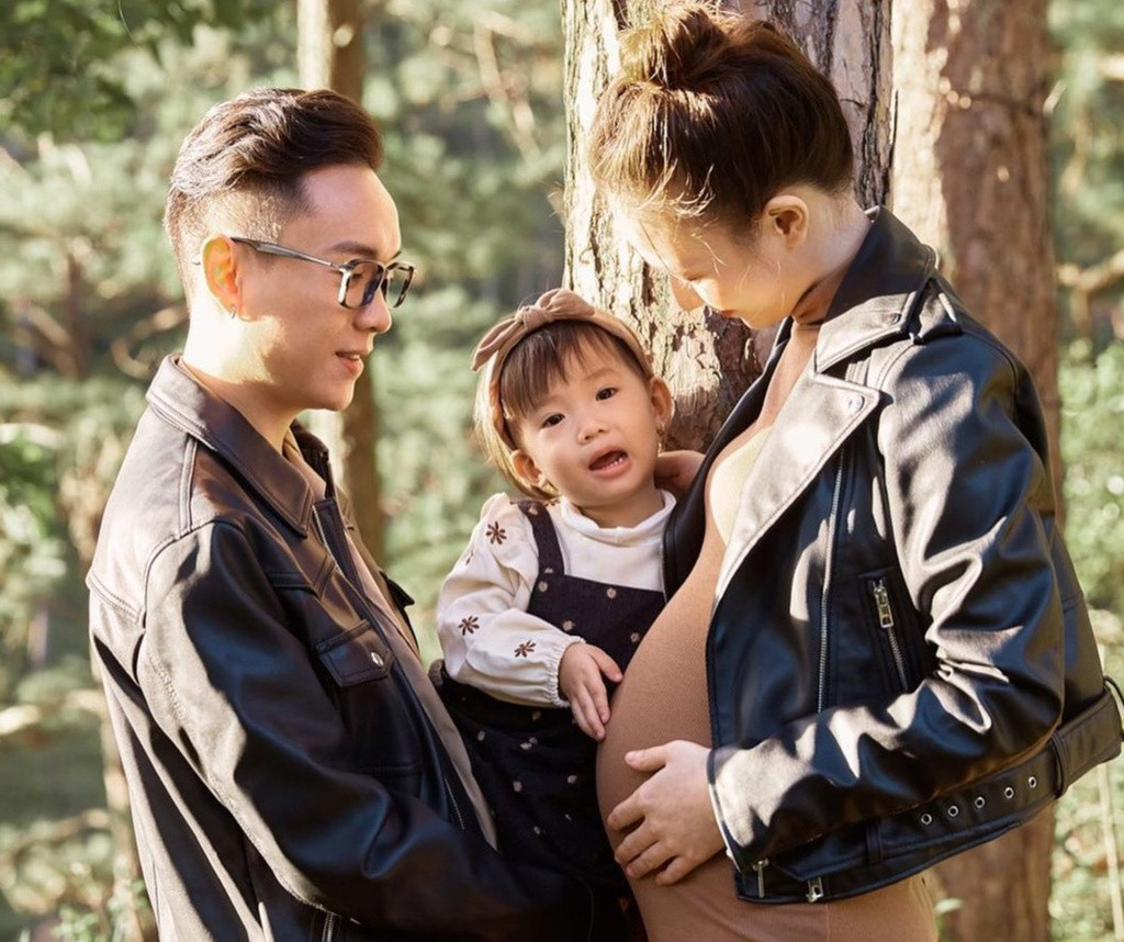 Trâm Anh - JustaTee về chung một nhà vào tháng 3/2018 sau 5 năm hẹn hò. Chuyện tình của đôi trẻ nhận được nhiều sự ngưỡng mộ.