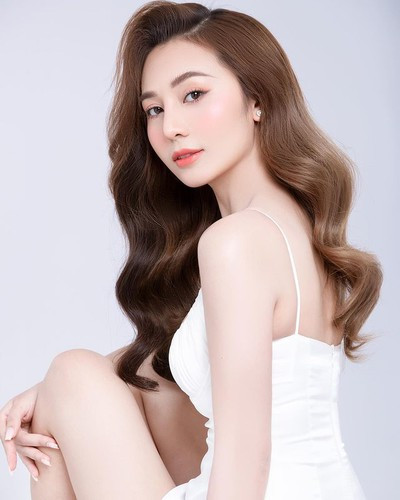 Dù bị chê khi xuất hiện trên sóng NALA với làn da có sạm hơn so với ảnh tự đăng nhưng nhìn tổng thể, Hoàng Kim Chi vẫn nhận được nhiều nhận xét rất nổi bật.