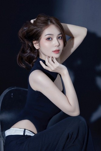 Hot girl TikTok Hoàng Kim Chi gây ấn tượng ban đầu bằng sự đa di năng, học giỏi, vô cùng xinh đẹp.