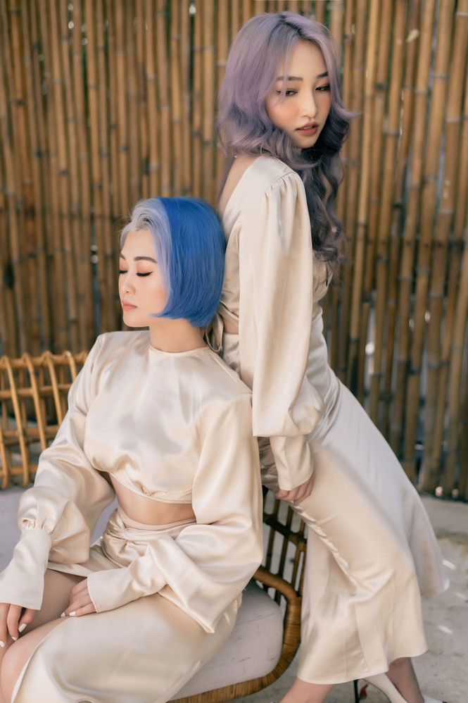 Bên cạnh các thành tích hay kỹ năng chơi game, đời tư của các streamer cũng được dân tình quan tâm không kém. Mới đây, dân tình lại được một phen “náo loạn” khi thấy Hảo Thỏ - Hoa Nhật Huỳnh cực tình tứ với nhau trong bộ ảnh mới.