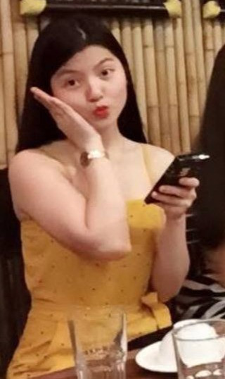 So với hiện tại, vợ Quang Hải khi ấy sở hữu nhan sắc xinh đẹp tự nhiên, hành động có phần vô tư.