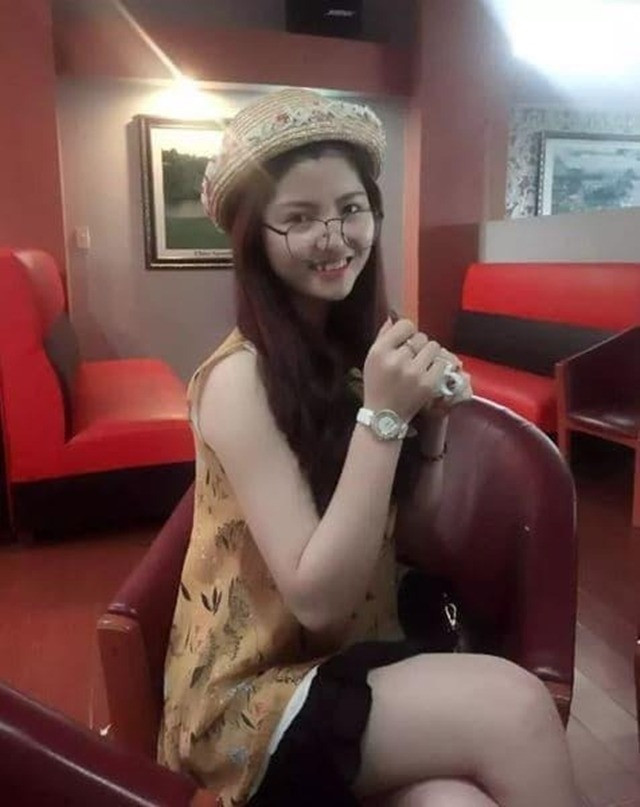 Thay vào đó, Quang Hải có động thái ra mặt bày tỏ tình cảm với bà xã đầy ngọt ngào bằng ba chữ "anh yêu em", thể hiện tình vợ chồng gắn bó giữa lùm xùm và nghi vấn rạn nứt.