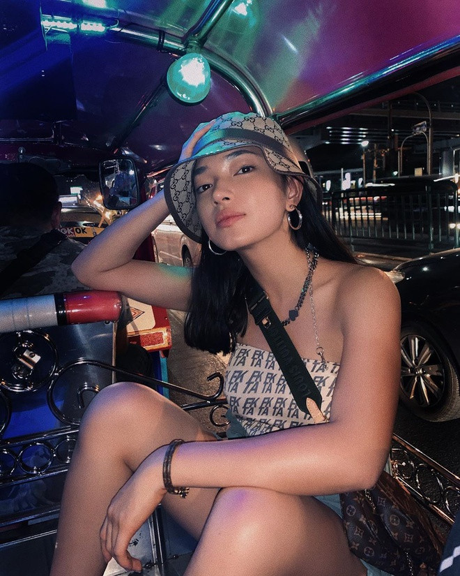 Châu Bùi (sinh năm 1997) là cô gái từng tự ti vì thân hình nhỏ con, chỉ 36 kg và nay lọt top những hot girl có người theo dõi "khủng" nhất trên Instagram với 1,8 triệu người.