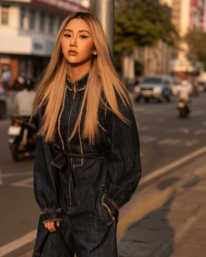 Quỳnh Anh Shyn là hot girl Hà thành nổi tiếng từ thời còn là học sinh cấp 3 trong "bộ ba sát thủ" với Mẫn Tiên và An Japan. Kể từ khi Nam tiến, 9X theo đuổi con đường fashionista với mức đầu tư hàng hiệu khủng.