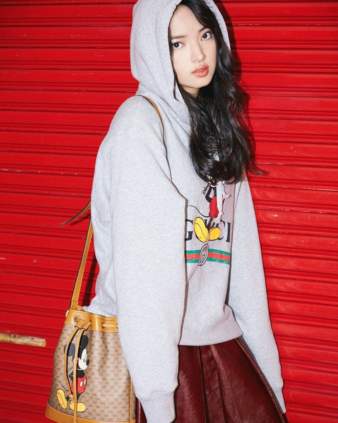 Trên trang cá nhân, Châu Bùi từng chia sẻ niềm hạnh phúc khi con số này ngày càng tăng nhanh và khẳng định sẽ luôn cố gắng hoạt động, cống hiến hết mình để không phụ lòng những người đã "bấm follow" cho mình.