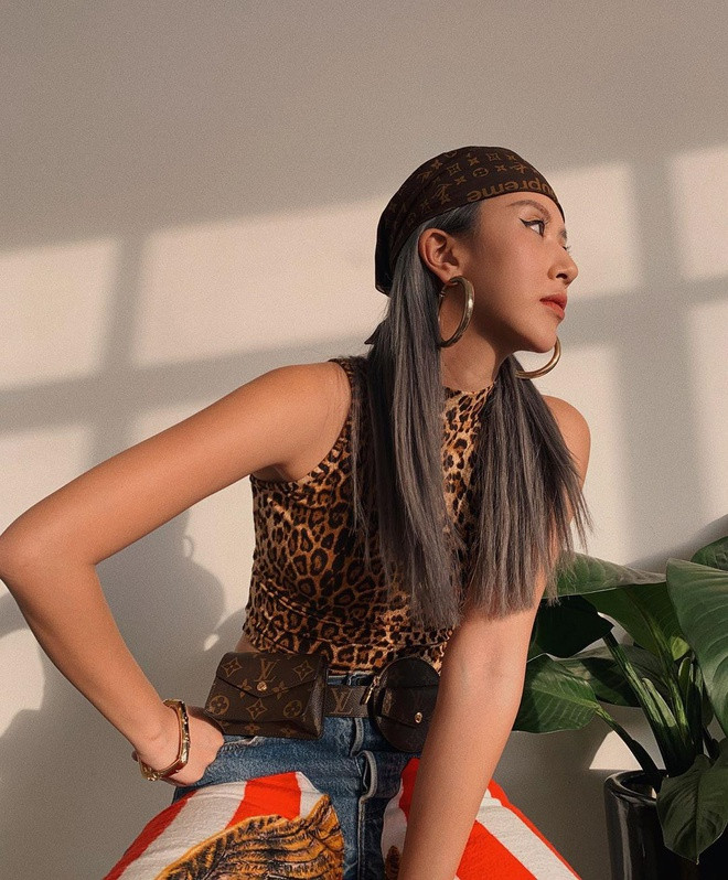 Quỳnh Anh Shyn cũng là một trong những "tay chơi" du lịch có tiếng, thường xuyên check-in ở những địa điểm đắt đỏ trên thế giới. Cũng nhờ cuộc sống sang chảnh, trang cá nhân của Quỳnh Anh Shyn thu hút lượng lớn người theo dõi, hiện là 2,2 triệu.