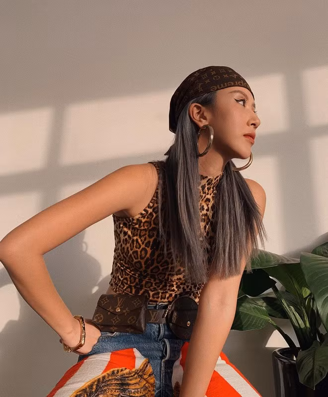 Quỳnh Anh Shyn cũng là một trong những "tay chơi" du lịch có tiếng, thường xuyên check-in ở những địa điểm đắt đỏ trên thế giới. Cũng nhờ cuộc sống sang chảnh, trang cá nhân của Quỳnh Anh Shyn thu hút lượng lớn người theo dõi, hiện là 2,2 triệu.