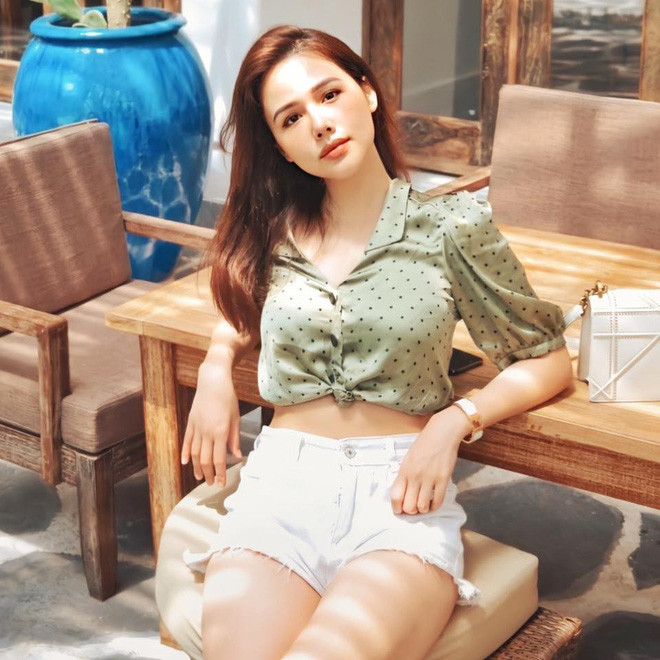 Phanh Lee luôn giấu kín dung mạo chồng nhưng chưa bao giờ giấu việc được chồng yêu chiều.