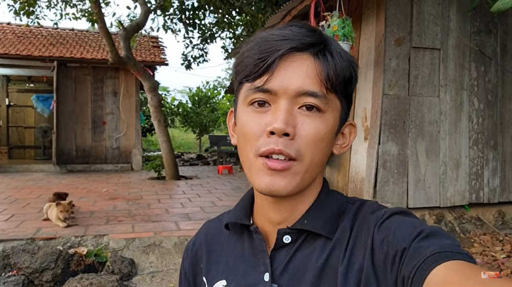 YouTuber "nghèo nhất Việt Nam" bồi hồi khi nhắc về ngôi nhà cũ YouTuber
