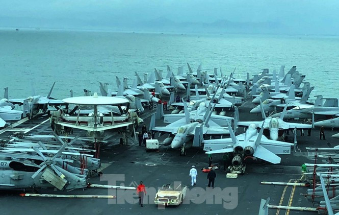  Tàu sân bay USS Theodore Roosevelt (CVN-71) mang đến Đà Nẵng hành chục chiếc đấu cơ hợp thành một trong những không đoàn tàu sân bay hiện đại bậc nhất thế giới. Ảnh: Nguyễn Thành