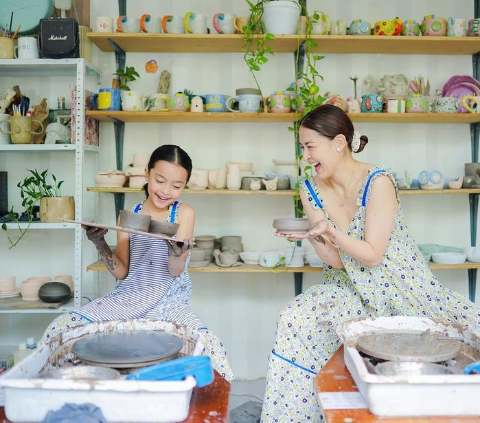 Mới đây, cô bé đầu lòng nhà "mỹ nhân đẹp nhất Philippines" - Zia lại tiếp tục "làm mưa làm gió" trên mạng xã hội nhờ loạt ảnh thể hiện sự khéo léo, nhanh nhẹn.