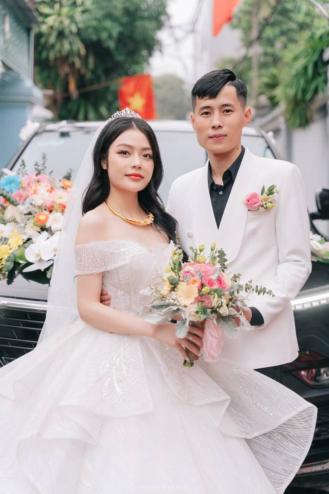 Cô dâu tên Ngọc Huyền tâm sự, cô rất hài lòng với cuộc hôn nhân hiện tại khi có chồng tâm lý và gia đình chồng hết mực yêu thương.