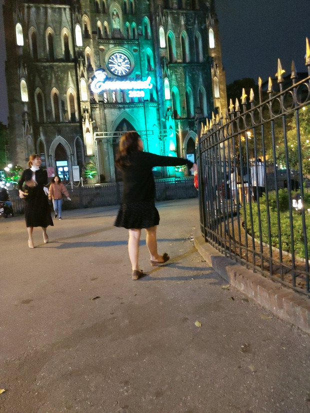 Rơi vào hoàn cảnh nhờ người yêu chụp ảnh không có tâm, đa phần hội chị em sẽ phát cáu và lên mạng "vạch mặt" bạn trai.