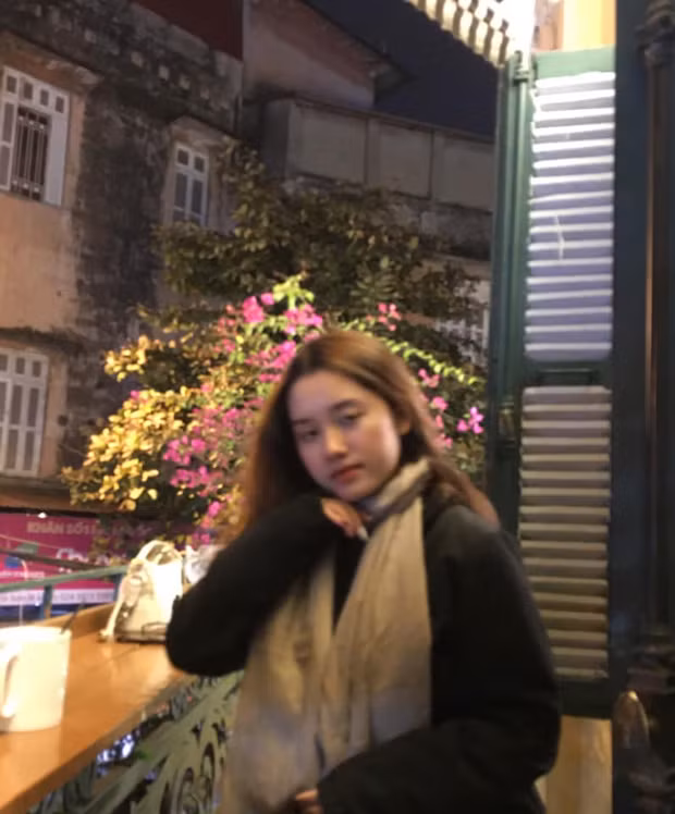 Hiện tượng chụp ảnh out nét người yêu là hiện trạng của nhiều anh chàng.