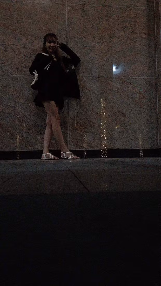 Trước khi nhờ người yêu chụp ảnh đã nhắc nhở chụp sao cho chân em dài nhưng khi nhận tác phẩm thì chỉ muốn đập luôn cái máy.