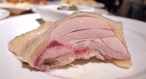 Tránh mua những loại gà tràn lan trên thị trường, kẻo muốn "bắt đền" cũng không biết tóm ai chịu trách nhiệm.